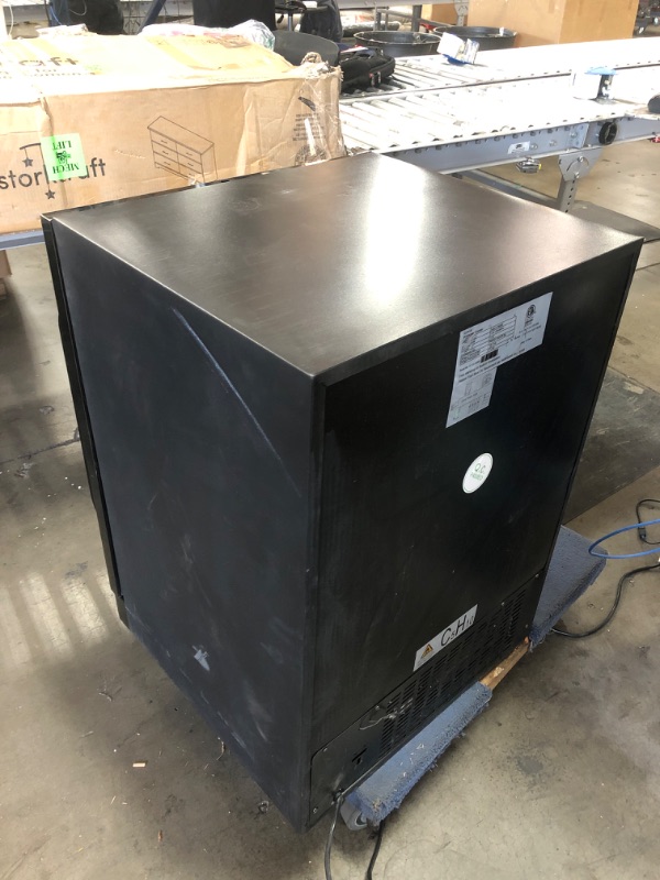 Photo 5 of USED: NewAir 24" Beverage Refrigerator Cooler - 177 Can Capacity - Black Stainless Steal With Built In Cooler and Glass Door | Cool your Soda, Beer, and Beverages to 37F NBC177BS00
22.5"D x 23.5"W x 33.75"H
