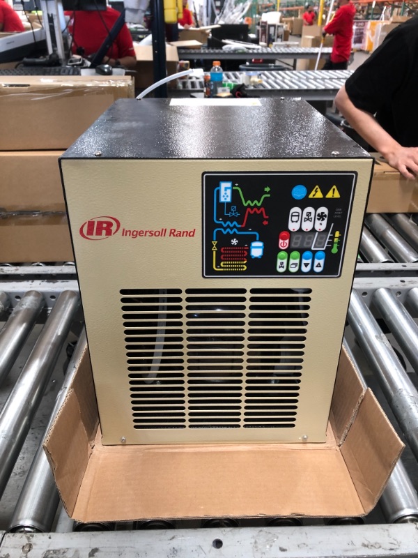 Photo 2 of Ingersoll-Rand D12IN Refrigerated Air Dryer, Beige 25.6 x 24.4 x 23.7 inches

 