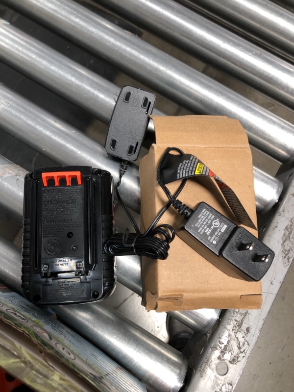 Photo 1 of USED: BLACK+DECKER 40V MAX* 13 in. 2in1 Cordless String Trimmer/Edger with POWERCOMMAND Kit (LST136)
46.5 x 13.5 x 11 inches
