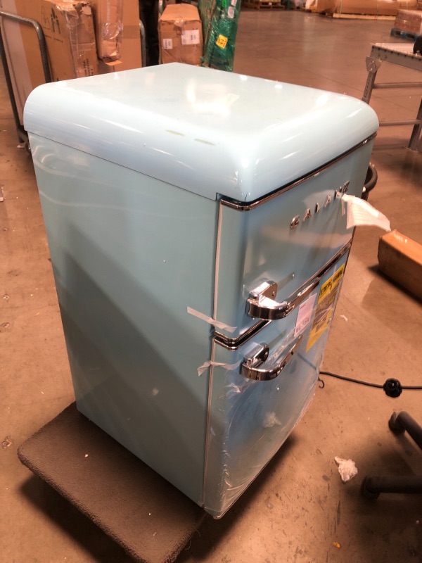 Photo 3 of NOT FUNCTIONAL: Galanz GLR31TBEER Retro Compact Refrigerator, Mini Fridge with Dual Doors, Adjustable Mechanical Thermostat with True Freezer, 3.1 Cu FT, Blue 19.17"D x 23.31"W x 35.16"H

