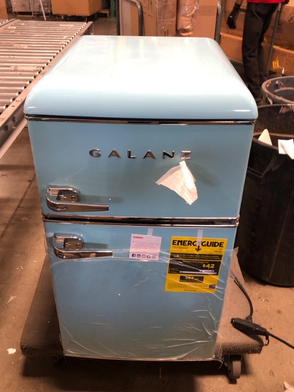 Photo 2 of NOT FUNCTIONAL: Galanz GLR31TBEER Retro Compact Refrigerator, Mini Fridge with Dual Doors, Adjustable Mechanical Thermostat with True Freezer, 3.1 Cu FT, Blue 19.17"D x 23.31"W x 35.16"H

