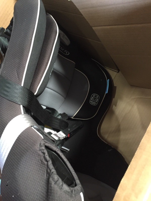 Photo 3 of Graco Extend2Fit Convertible Car Seat, Ride Rear Facing Longer with Extend2Fit, Gotham
