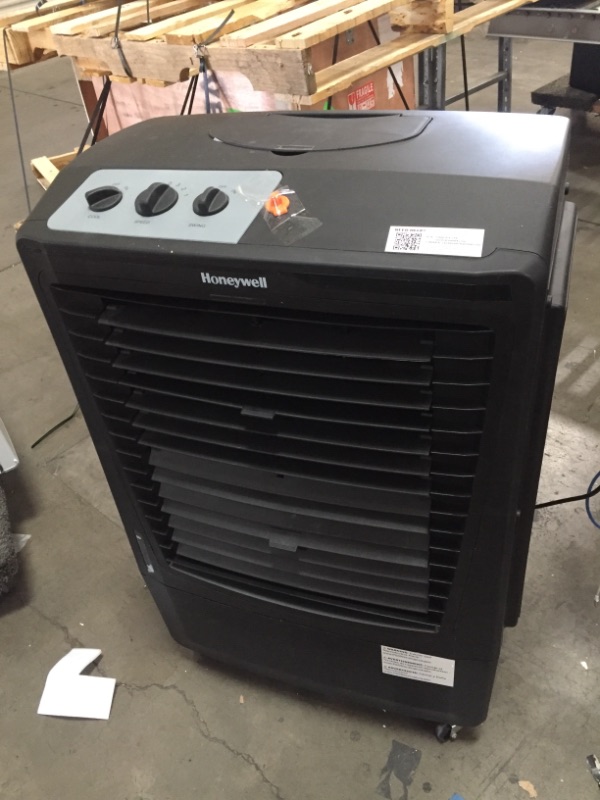 Photo 2 of Honeywell CO610PM Outdoor Evaporative Air Cooler & Fan, 2100 CFM For Large Outdoor Spaces - 14 Gallon Tank (Black)
