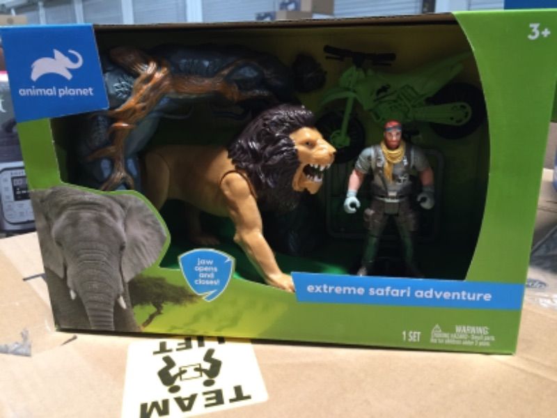 Photo 1 of Animal Planet Extreme Safari Adventure Set