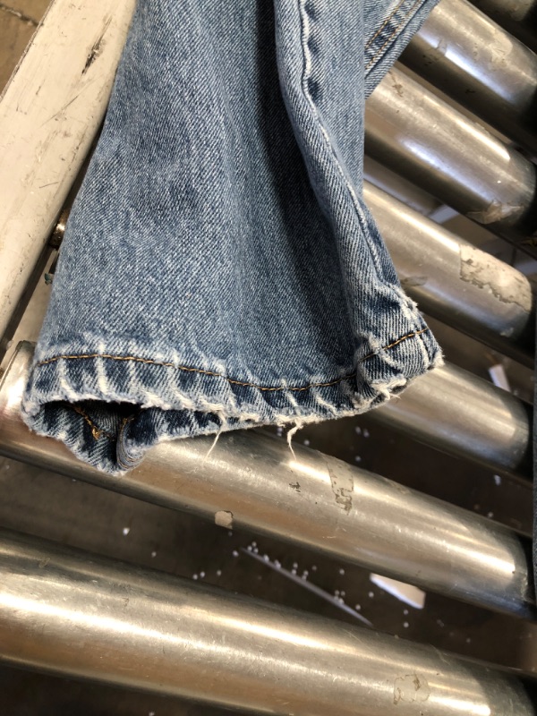 Photo 2 of (FRAYED BOTTOMS)
Levi 550 46W 32L Jeans