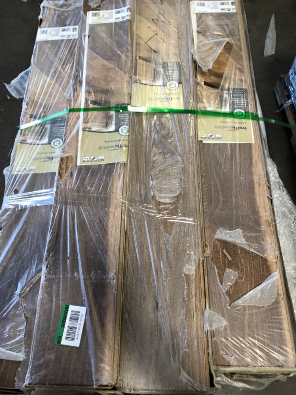 Photo 7 of (SOME DAMAGED ENDS)
TrafficMaster Ann Arbor Oak 8 mm Thick x 6-1/8 in. Wide x 47-5/8 in. Length Laminate Flooring (20.32 sq. ft. / case), 39 cases