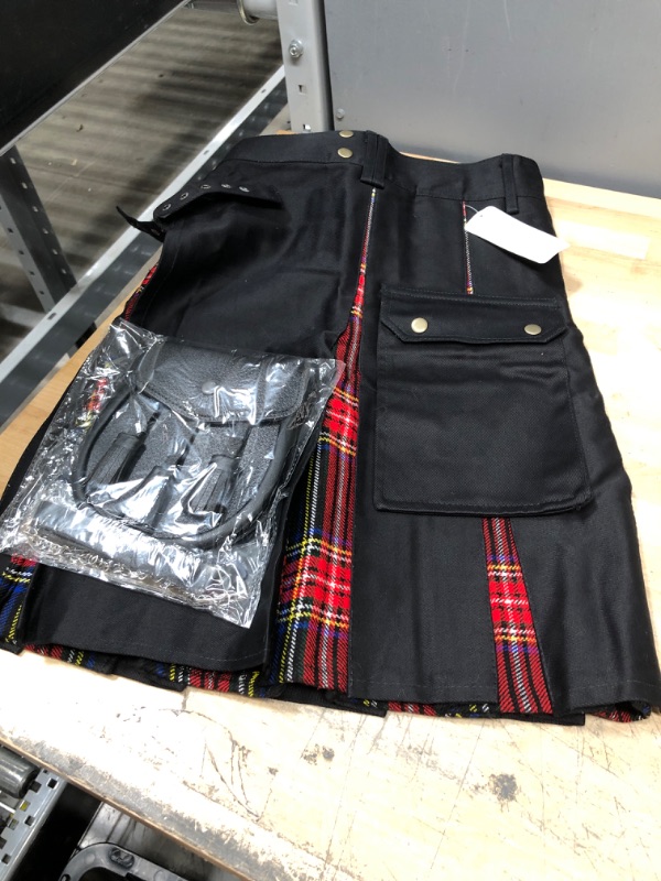 Photo 2 of Men ' s Hybrid Utility Kilt Black & Irish Tartan
SIZE 32
