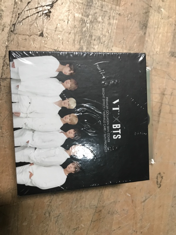 Photo 2 of [VT COSMETICS] VT X BTS Collagen Pact 11g - Collagen Pact + Stickers + Photo Card Set(7pcs) (BLACK #23)
