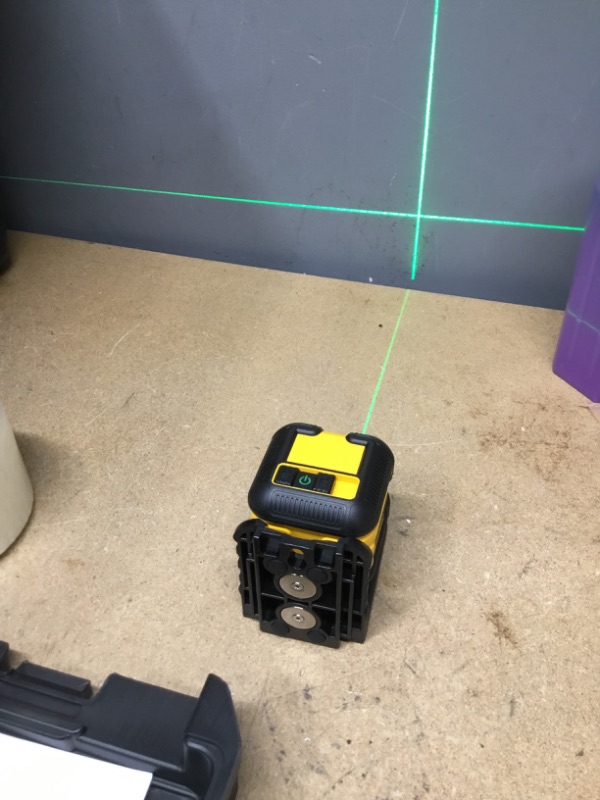 Photo 2 of 
DEWALT
55 ft. Green Self-Leveling Cross Line Laser Level with (2) AA Batteries & Case