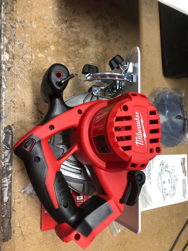 Photo 5 of "Milwaukee 2630-20 M18 18V 6 1/2" Circular Saw with Blade - Bare Tool"
