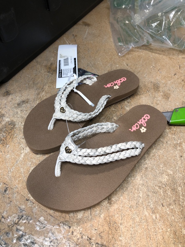 Photo 2 of Cobian Girl's Lil Leucadia Flip Flop Sandals, size 13
