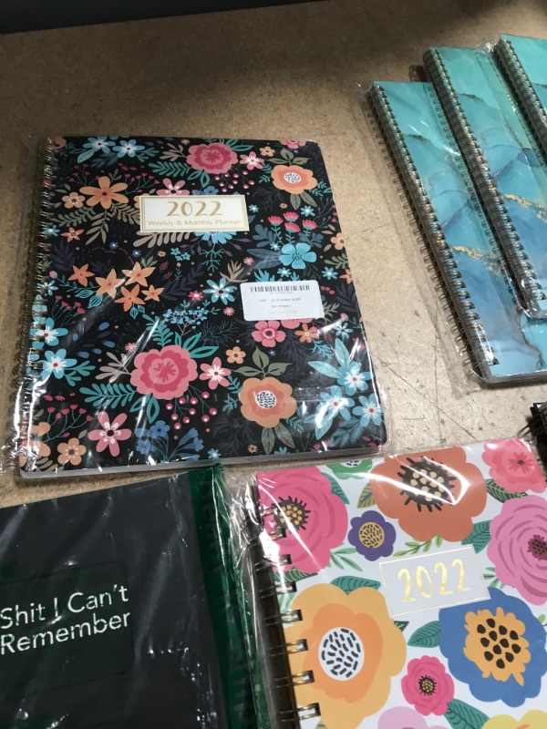 Photo 2 of Bundle 
Notebook Planners 2022 