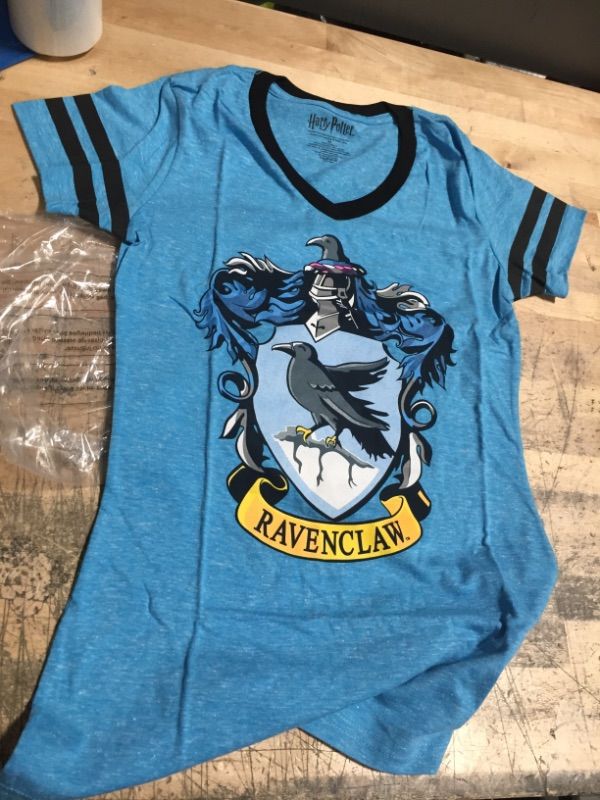 Photo 2 of Harry Potter Ravenclaw Jrs V-Neck T-Shirt MEDIUM.
