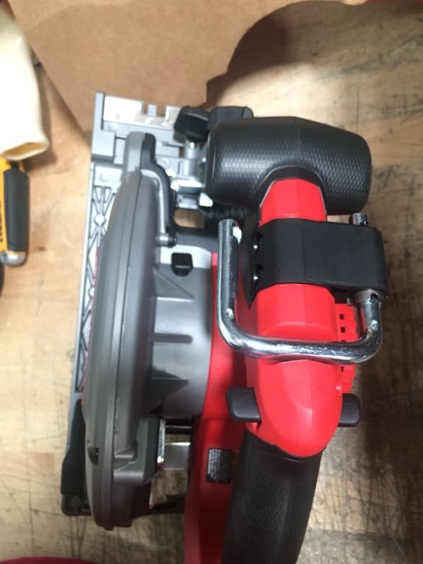 Photo 3 of Milwaukee
M18 FUEL 18-Volt Lithium-Ion Brushless Cordless 6-1/2 in. Circular Saw (Tool-Only)