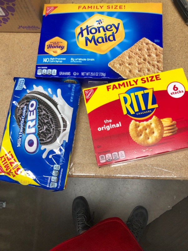 Photo 2 of **NON-REFUNDABLE***
 BEST BY 4/21/22
OREO Original Cookies, RITZ Crackers, Honey Maid Graham Crackers Variety Pack, Family Size, 3 Packs
