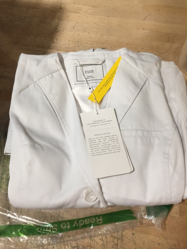 Photo 1 of 
FIGS WOMEN’S AURORA PREMIUM LAB COAT, WHITE M