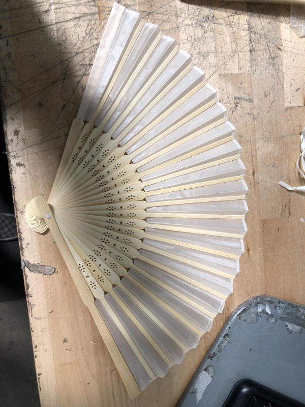 Photo 2 of ** SET SO F3**
Folding Fan, Handheld Folding Paper Fan with Bamboo Fan Bone Gift for Wedding Festival Party, Performance Decoration (Beige)
