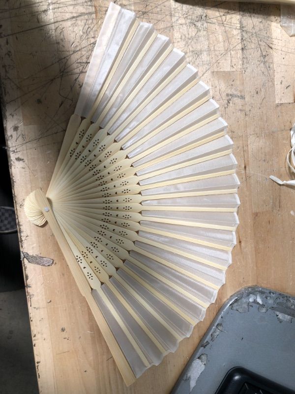 Photo 2 of ** SET SO F3**
Folding Fan, Handheld Folding Paper Fan with Bamboo Fan Bone Gift for Wedding Festival Party, Performance Decoration (Beige)