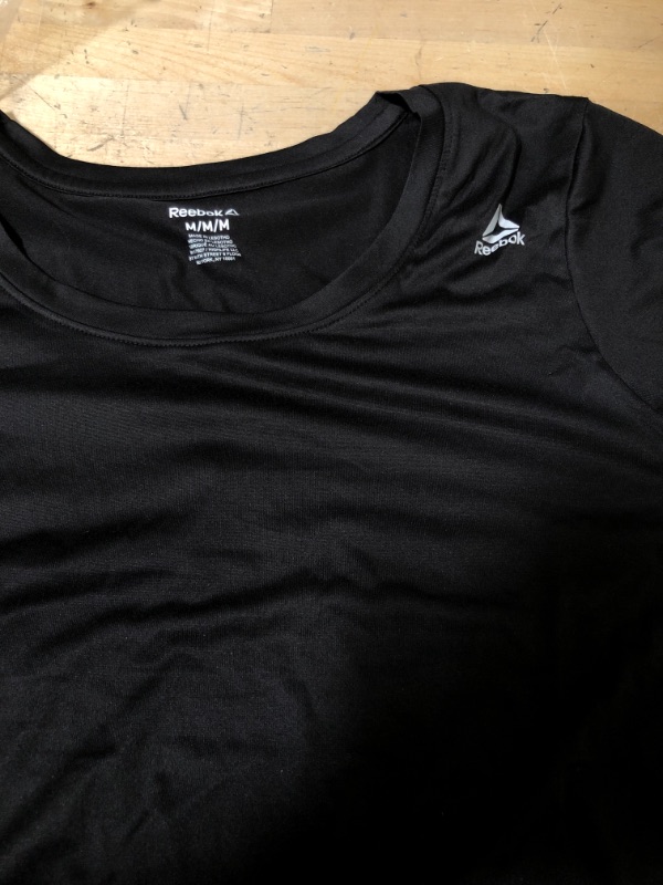 Photo 2 of REEBOK T SHIRT BLACK M