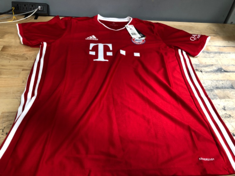 Photo 2 of Bayern Munich 2020/21 Adidas Replica Home Jersey
SIZE: XL 