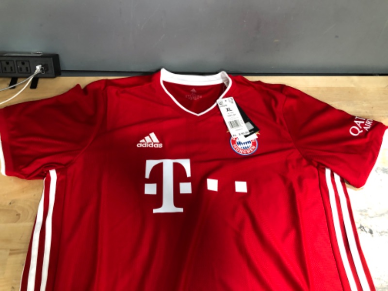 Photo 3 of Bayern Munich 2020/21 Adidas Replica Home Jersey
SIZE: XL 