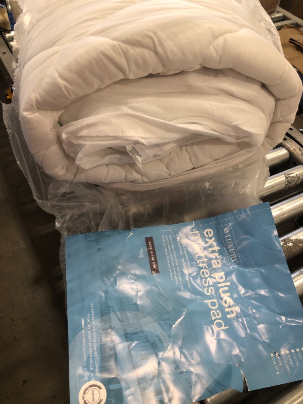 Photo 2 of "eluxury - extra plush and extra thick bamboo mattress pad" king size 
