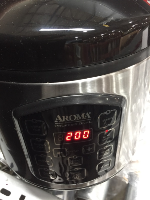 Photo 2 of Aroma Housewares ARC-914SBD Digital Cool-Touch Rice Grain Cooker