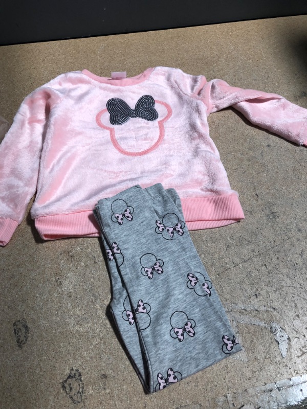 Photo 3 of Disney Girl's 2-Piece Minnie Mouse Legging Pants Set with Sequined Pullover Long Sleeve Shirt
SIZE 4