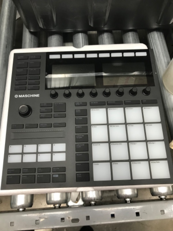 Photo 2 of Native Instruments Maschine Mk3 Drum Controller
