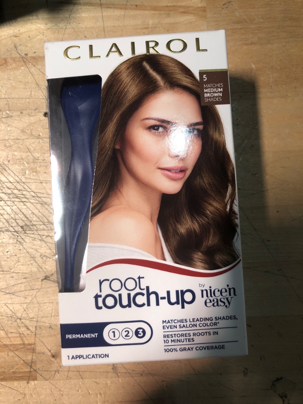 Photo 2 of Clairol Nice 'n Easy Root Touch-Up 005 Medium Brown 1 Kit (Pack of 2)
