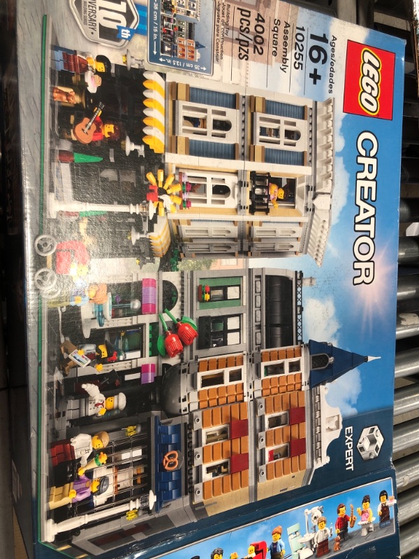 Photo 1 of LEGO Creator Expert Assembly Square 10255
