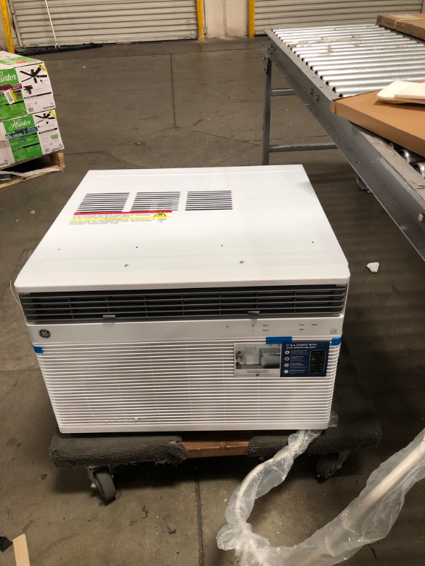 Photo 2 of GE 18,300/17,800 BTU 230/208-Volt Window Air Conditioner for 1000 sq ft Rooms with WiFi and Remote in White, ENERGY STAR