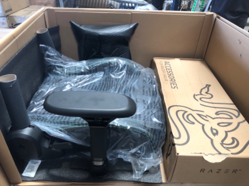 Photo 3 of ***MISSING ALL SMALL COMPONENTS*** Razer Iskur Synthetic Leather Ergonomic Racing Gaming Chair, Black/Green (RZ38-02770100-R3U1)
