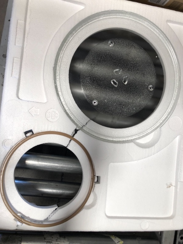 Photo 1 of USED: Toshiba ML-EM45PIT(SS) Microwave Oven with Origin Inverter Technology, LCD Display and Smart Sensor, 1.6 Cu.ft, Stainless Steel 21.77 x 19.2 x 12.99 inches

