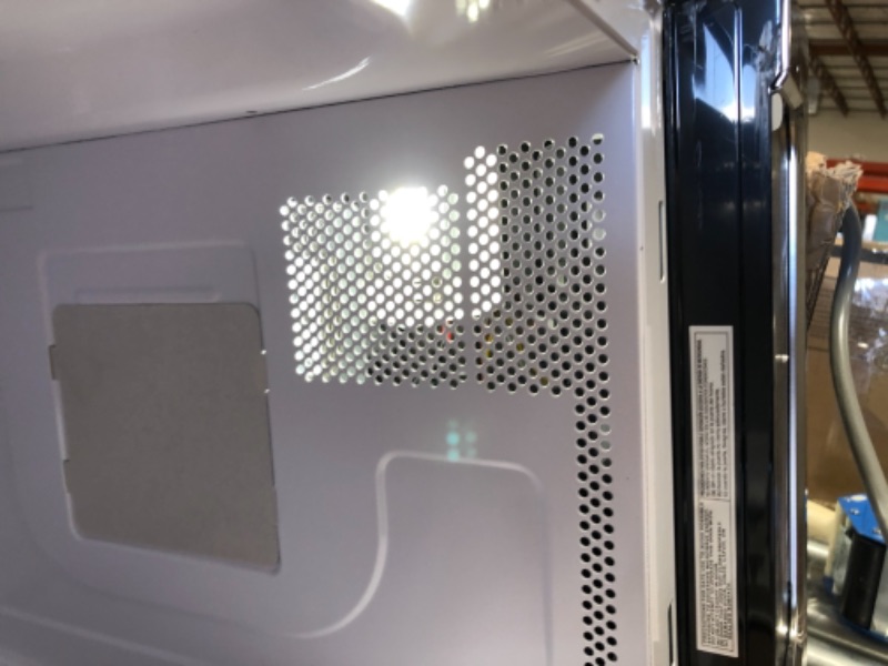 Photo 1 of USED: Toshiba ML-EM45PIT(SS) Microwave Oven with Origin Inverter Technology, LCD Display and Smart Sensor, 1.6 Cu.ft, Stainless Steel 21.77 x 19.2 x 12.99 inches

