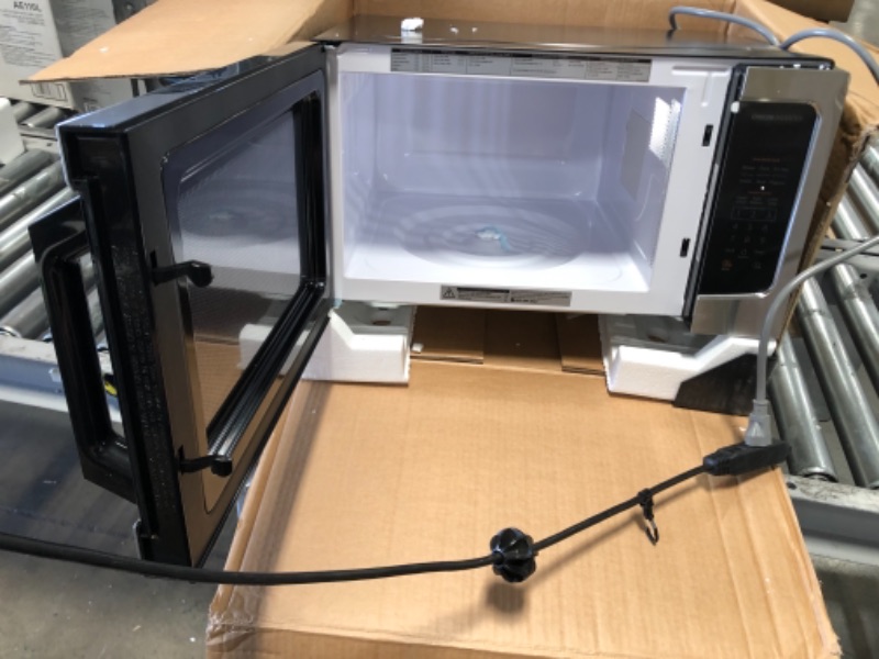 Photo 1 of USED: Toshiba ML-EM45PIT(SS) Microwave Oven with Origin Inverter Technology, LCD Display and Smart Sensor, 1.6 Cu.ft, Stainless Steel 21.77 x 19.2 x 12.99 inches

