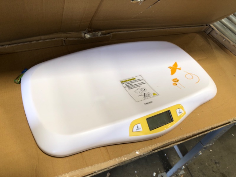 Photo 2 of USED: Beurer BY80 Baby Scale, Pet Scale, Digital, For: Infant, Newborns, Puppy, Cats, LCD Display, Weighs [LB/OZ/KG] Highly Accurate, Hold & Tare Function, Curved Weighing Platform (44 lbs) 22 x 2 x 12.2 inches

