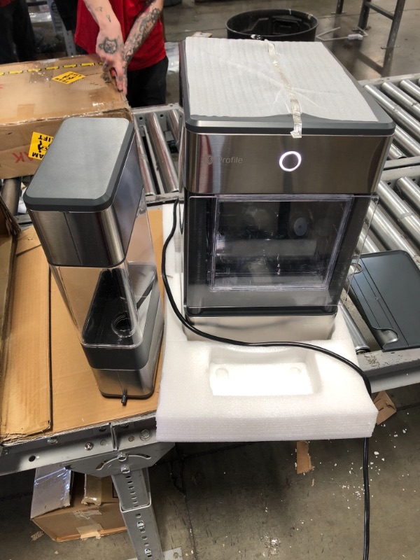 Photo 1 of USED: GE Profile Opal | Countertop Nugget Ice Maker with Side Tank | Portable Ice Machine Makes up to 24 lbs. of Ice Per Day | Stainless Steel Finish
15.5 x 14.25 x 17.25 inches
