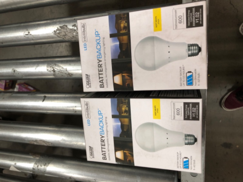 Photo 2 of 40-Watt Equivalent Soft White (2700K) A21 IntelliBulb Battery Backup LED Light Bulb
2 pack 