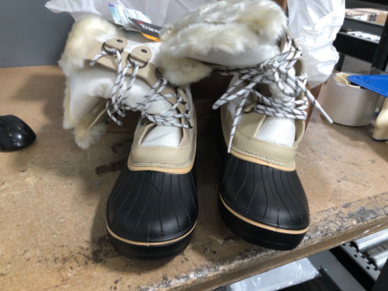 Photo 1 of 3M thinsulate insulation boots - size 8