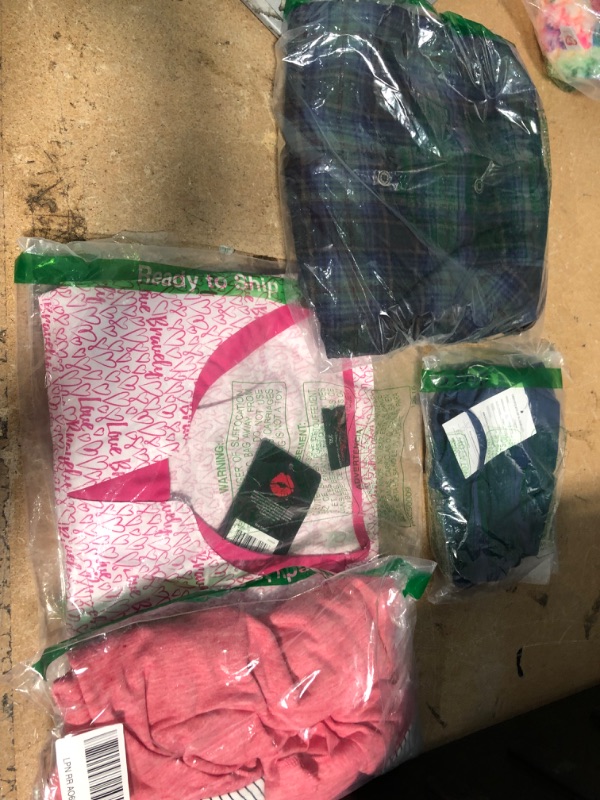 Photo 1 of bundle of assorted clothing ( 2xl, medium,large)