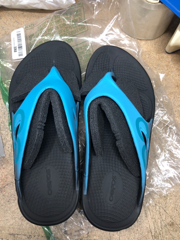 Photo 2 of OOFOS men's Oolala Thong Flip-Flop, Black/Blue- SIZE 10