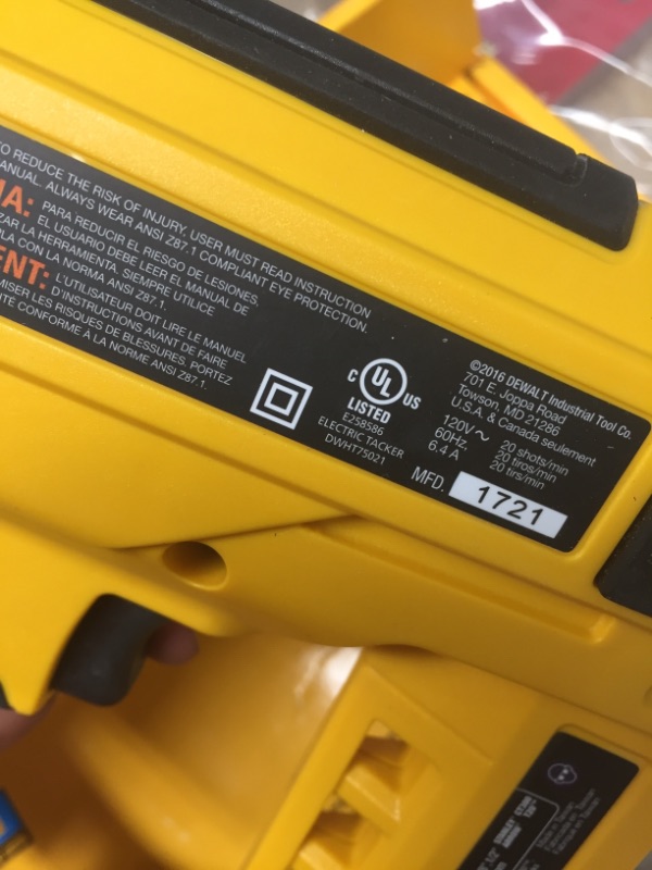 Photo 4 of DeWalt 5-in-1 Multi-Tacker and Brad Nailer