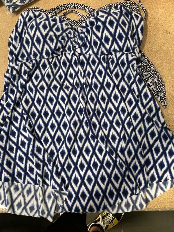 Photo 1 of Amazon Brand - Coastal Blue Women's Control Swimwear Halter Neck Pointed Front Tankini Top 12-14

