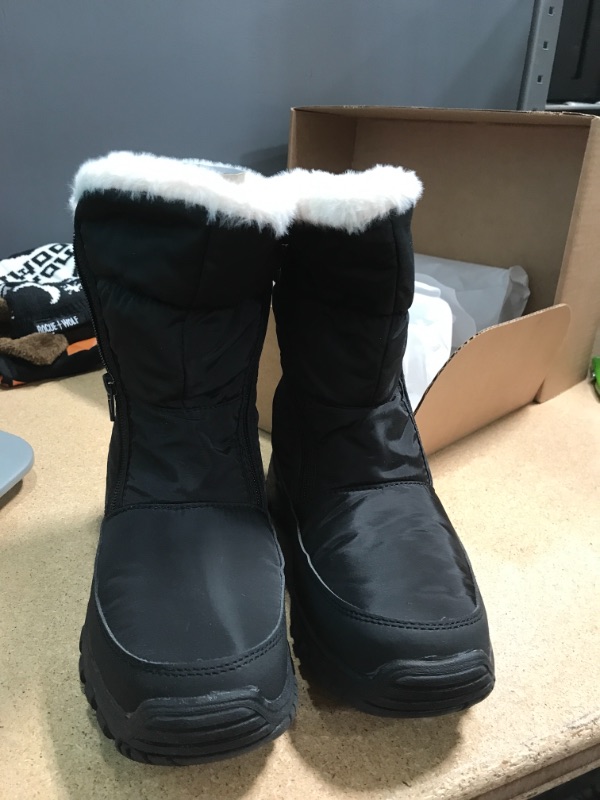 Photo 1 of Comfort Snow Boot, black- SIZE 6