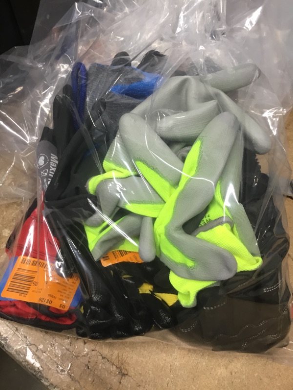 Photo 1 of ASSORTED GLOVE BUNDLE PACK (MULIT-SIZES)
SOLD AS IS/ NO REFUNDS