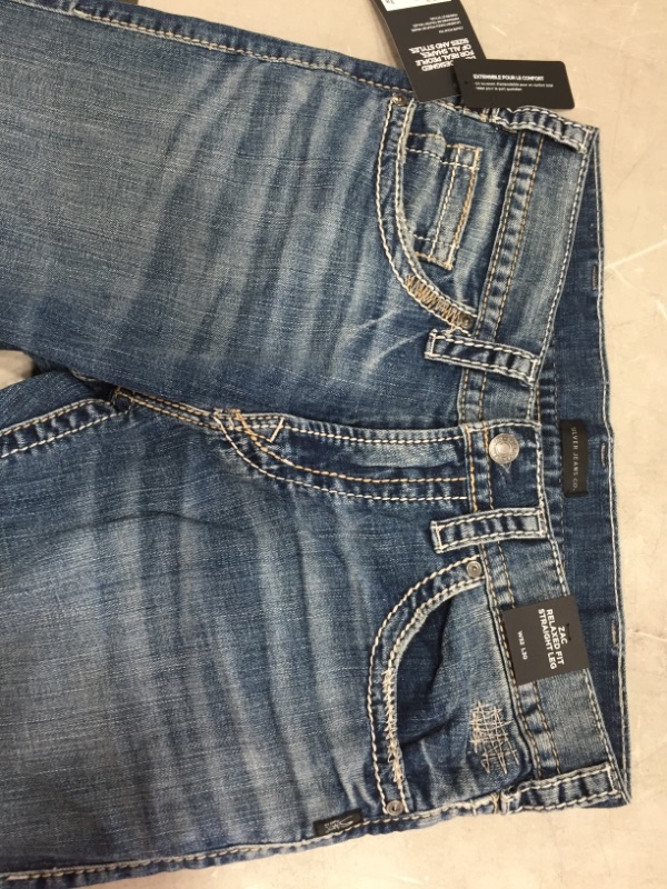Photo 6 of  laid-back fit. Zac  Light Wash  (indigo) pants