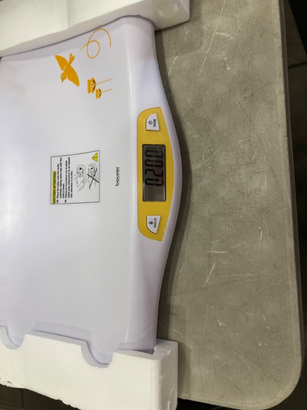 Photo 3 of Beurer BY80 Baby Scale, Pet Scale, Digital, For: Infant, Newborns, Puppy, Cats, LCD Display, Weighs [LB/OZ/KG] Highly Accurate, Hold & Tare Function, Curved Weighing Platform (44 lbs)
