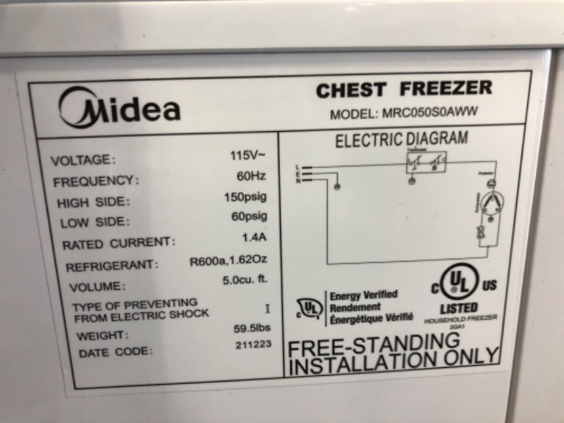 Photo 13 of (MULTIPLE DENTS)
Midea MRC050S0AWW Chest Freezer, 5.0 Cubic Feet, White