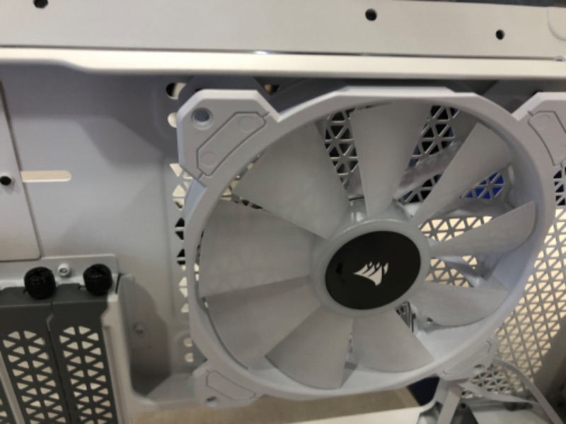 Photo 1 of CORSAIR iCUE 7000X RGB Full-Tower ATX PC Case, White
